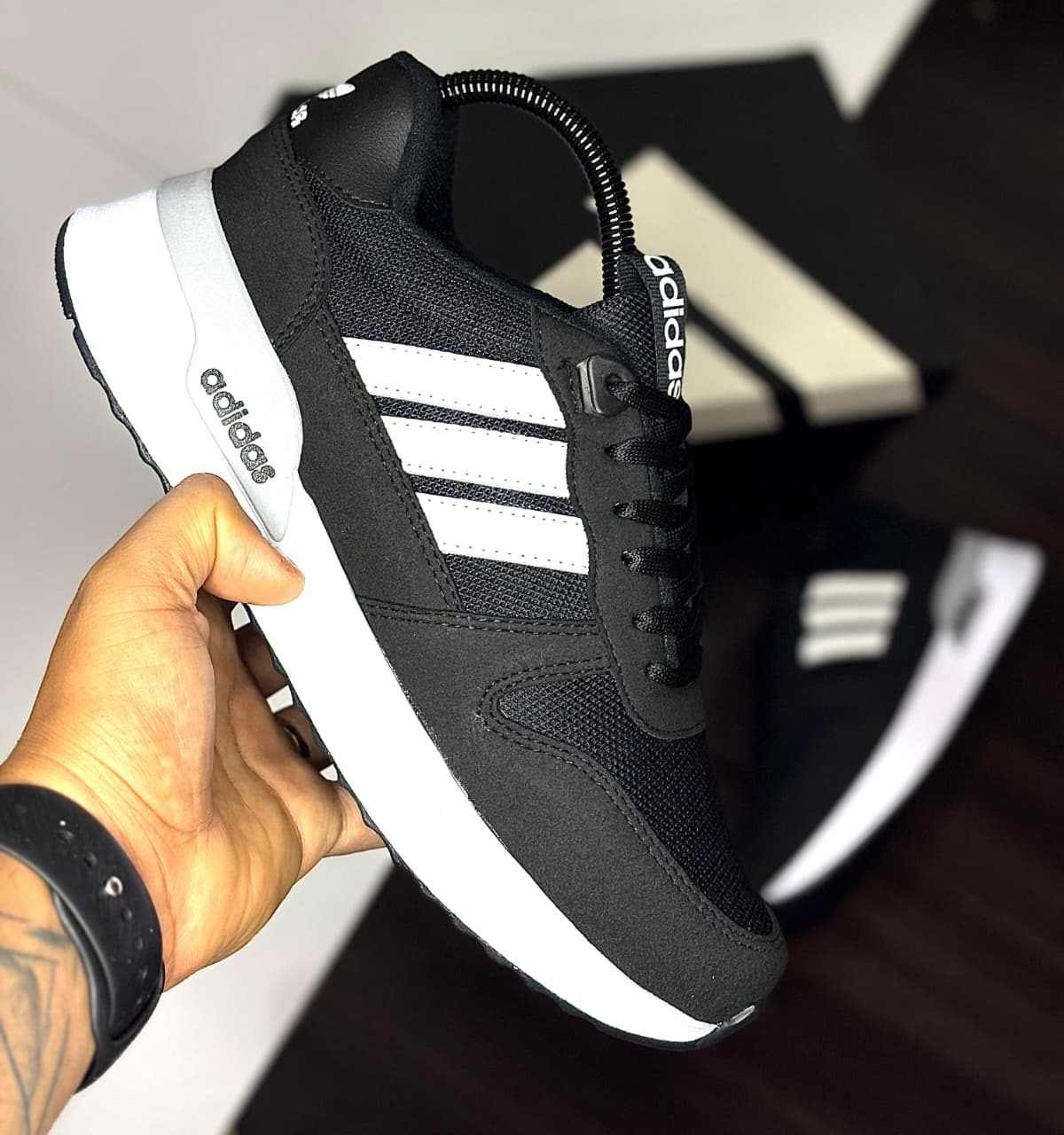 NEGRO POR BLANCO